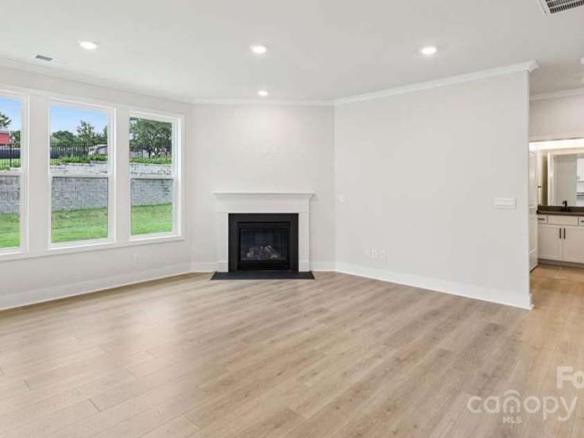 124 Fordingbridge Lane, Mooresville, NC 28115.  MLS# CAR4241204, YatesRealty ID 19244. 