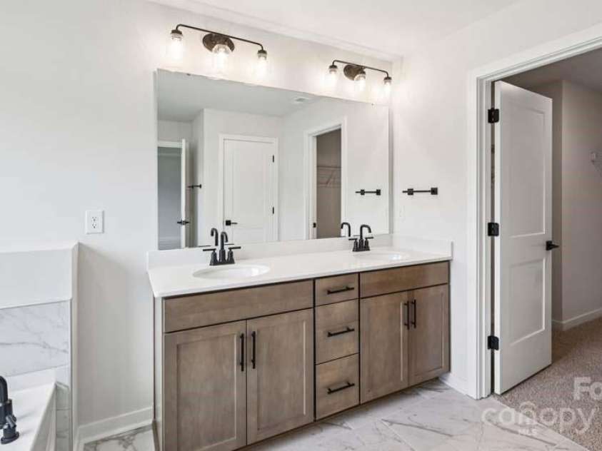 122 Fordingbridge Lane, Mooresville, NC 28115.  MLS# CAR4241390, YatesRealty ID 19246. 