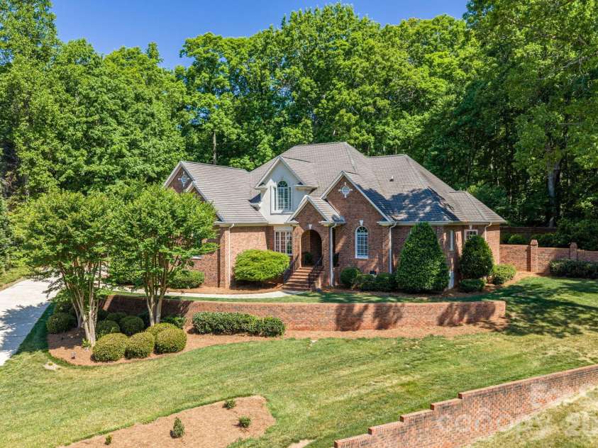 110 Elizabeth Court, Mount Holly, NC 28120.  MLS# CAR4373006, YatesRealty ID 19247. 