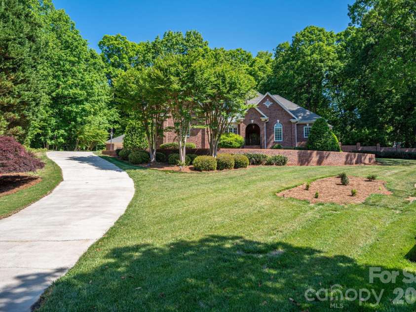 110 Elizabeth Court, Mount Holly, NC 28120.  MLS# CAR4373006, YatesRealty ID 19247. 