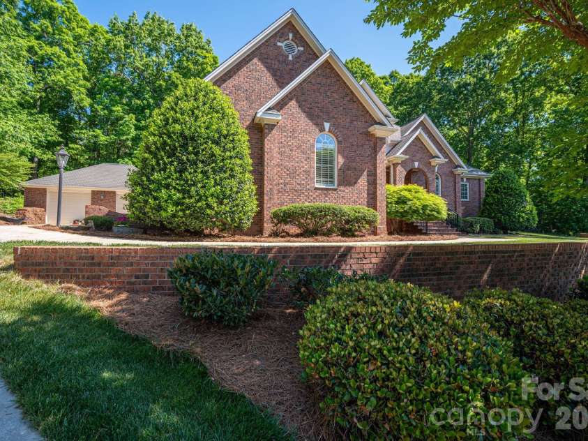 110 Elizabeth Court, Mount Holly, NC 28120.  MLS# CAR4373006, YatesRealty ID 19247. 