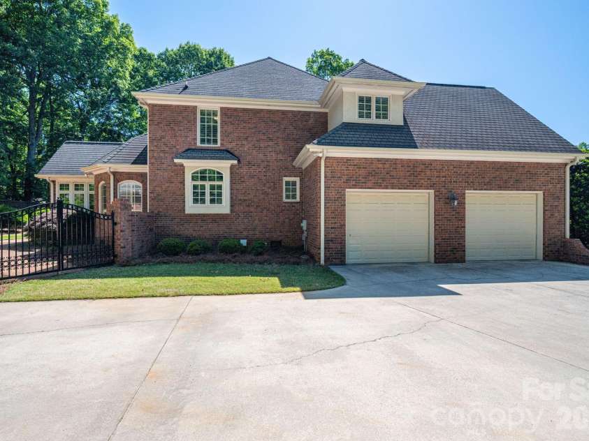 110 Elizabeth Court, Mount Holly, NC 28120.  MLS# CAR4373006, YatesRealty ID 19247. 