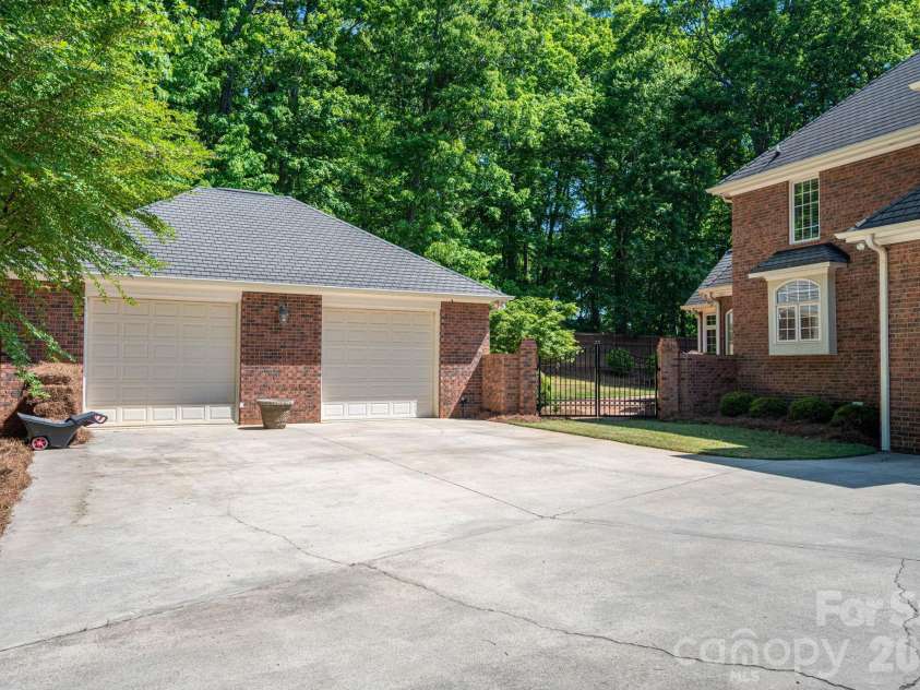110 Elizabeth Court, Mount Holly, NC 28120.  MLS# CAR4373006, YatesRealty ID 19247. 