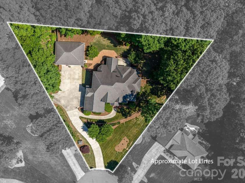 110 Elizabeth Court, Mount Holly, NC 28120.  MLS# CAR4373006, YatesRealty ID 19247. 