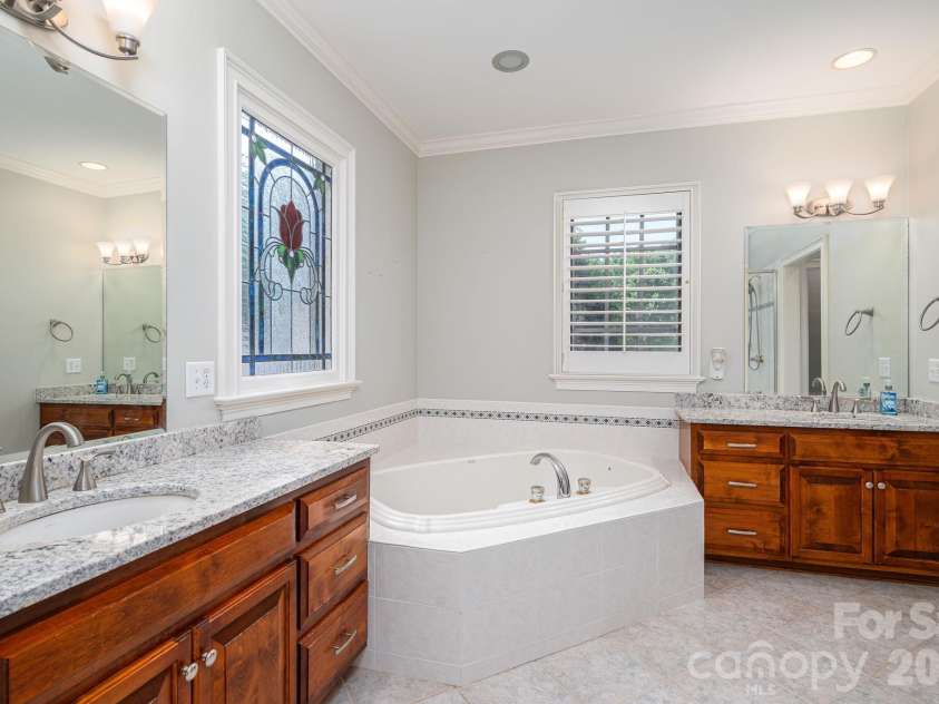 110 Elizabeth Court, Mount Holly, NC 28120.  MLS# CAR4373006, YatesRealty ID 19247. Primary Bath