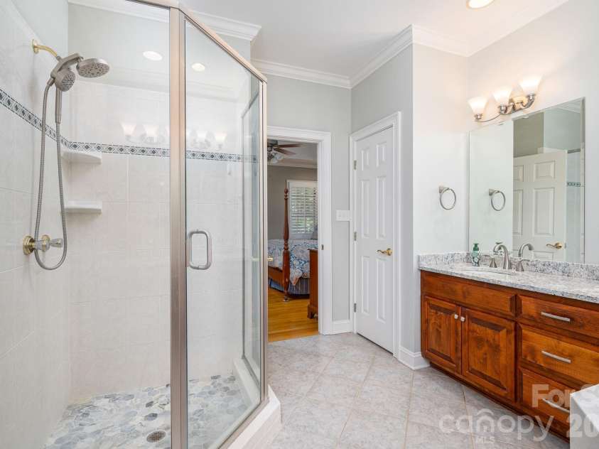 110 Elizabeth Court, Mount Holly, NC 28120.  MLS# CAR4373006, YatesRealty ID 19247. Primary Bath