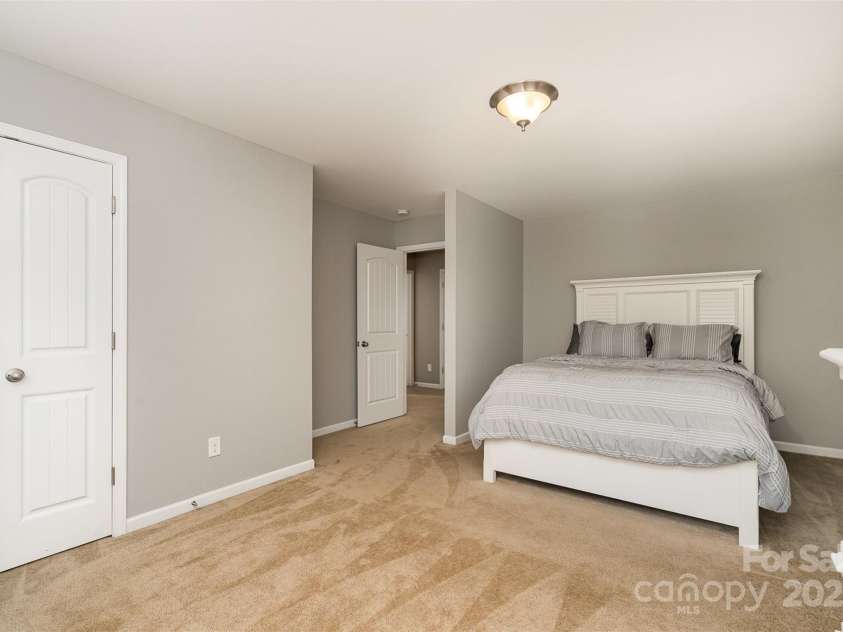 15807 Foreleigh Road, Huntersville, NC 28078.  MLS# CAR4252602, YatesRealty ID 19247. 