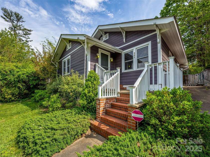261 Murdock Avenue, Asheville, NC 28804.  MLS# CAR4260223, YatesRealty ID 19248. 