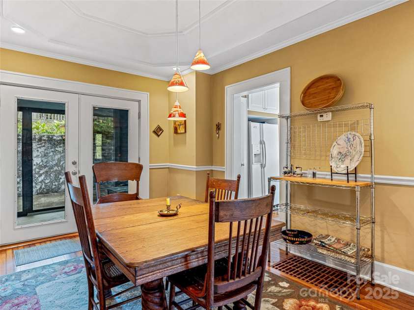 261 Murdock Avenue, Asheville, NC 28804.  MLS# CAR4260223, YatesRealty ID 19248. Dinning area