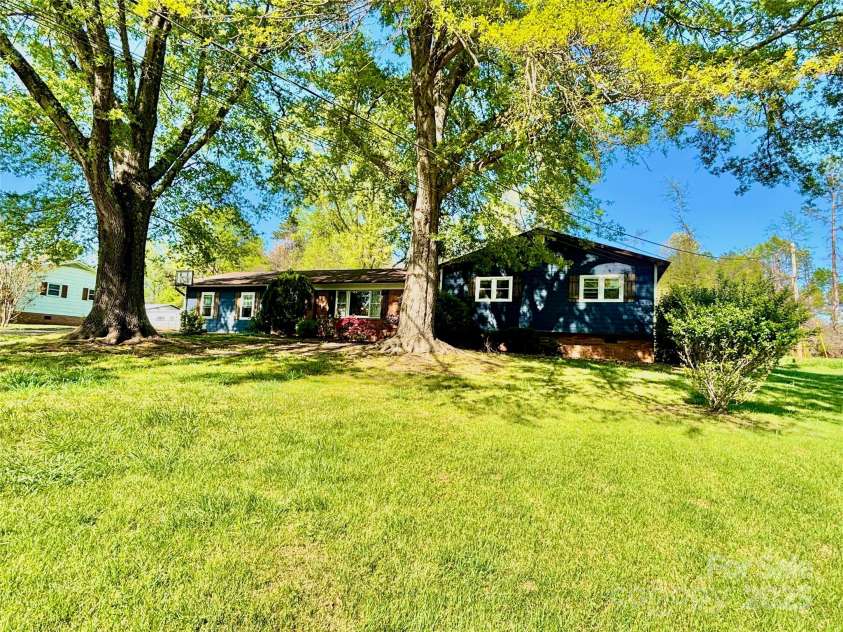 169 Greenbriar Drive, Forest City, NC 28043.  MLS# CAR4243924, YatesRealty ID 19249. 