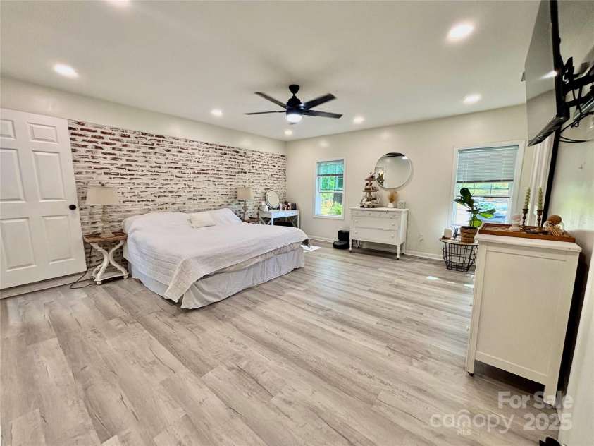 169 Greenbriar Drive, Forest City, NC 28043.  MLS# CAR4243924, YatesRealty ID 19249. 