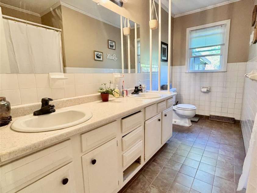 169 Greenbriar Drive, Forest City, NC 28043.  MLS# CAR4243924, YatesRealty ID 19249. 