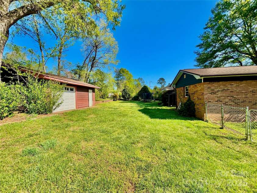 169 Greenbriar Drive, Forest City, NC 28043.  MLS# CAR4243924, YatesRealty ID 19249. 