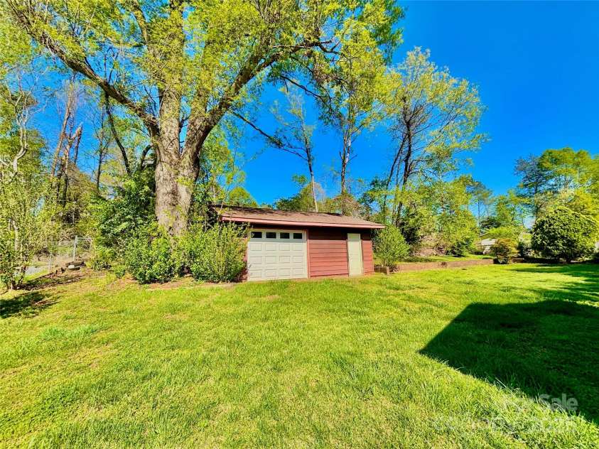 169 Greenbriar Drive, Forest City, NC 28043.  MLS# CAR4243924, YatesRealty ID 19249. 