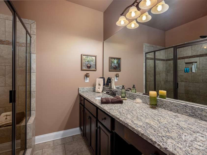 15309 Guthrie Drive, Huntersville, NC 28078.  MLS# CAR4223005, YatesRealty ID 1925. 1 of 2 Upper Floor Bathrooms