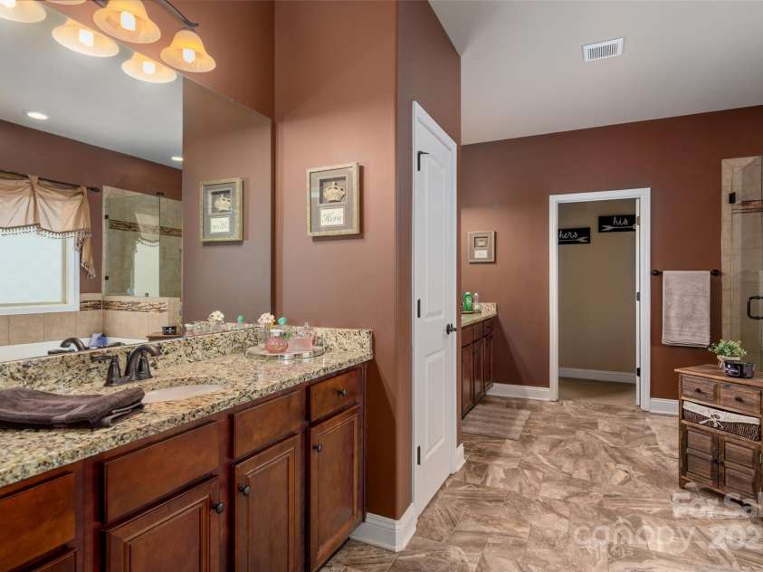 15309 Guthrie Drive, Huntersville, NC 28078.  MLS# CAR4223005, YatesRealty ID 1925. Primary Bathroom