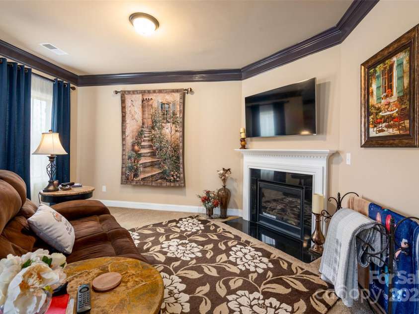 15309 Guthrie Drive, Huntersville, NC 28078.  MLS# CAR4223005, YatesRealty ID 1925. Primary Bedroom Sitting Room