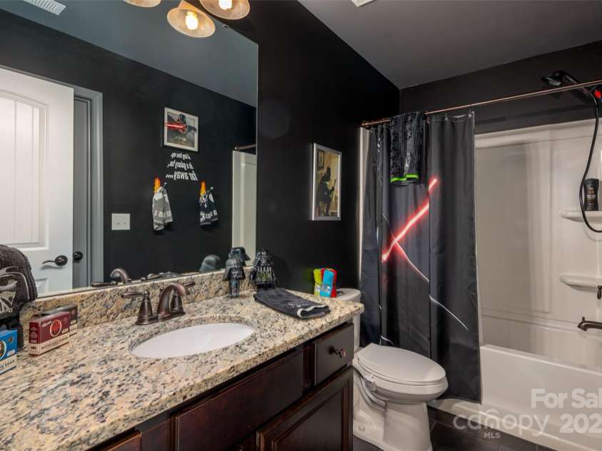 15309 Guthrie Drive, Huntersville, NC 28078.  MLS# CAR4223005, YatesRealty ID 1925. Third Floor Full Bathroom