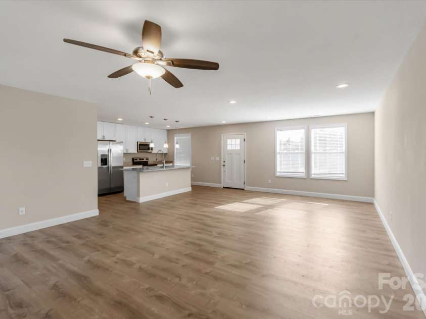 127 Hawthorne Drive, Brevard, NC 28712.  MLS# CAR4345432, YatesRealty ID 19251. 