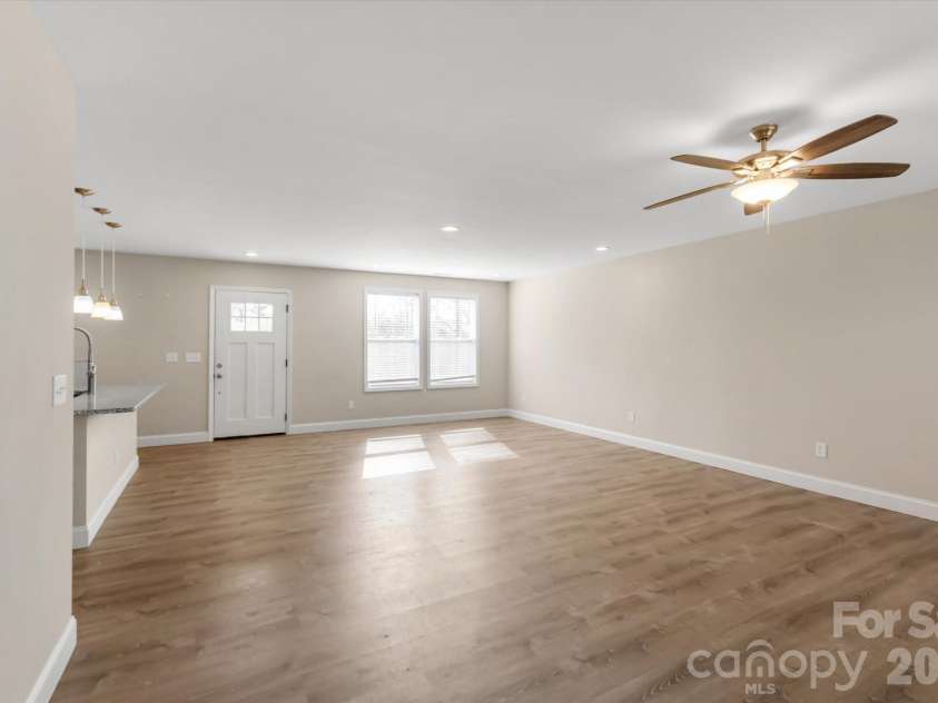 127 Hawthorne Drive, Brevard, NC 28712.  MLS# CAR4345432, YatesRealty ID 19251. 