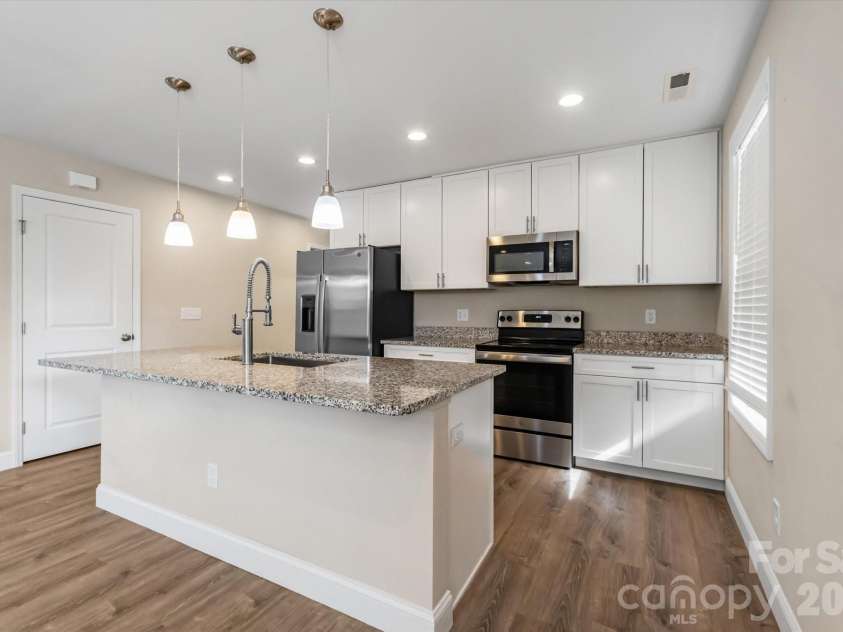 127 Hawthorne Drive, Brevard, NC 28712.  MLS# CAR4345432, YatesRealty ID 19251. 