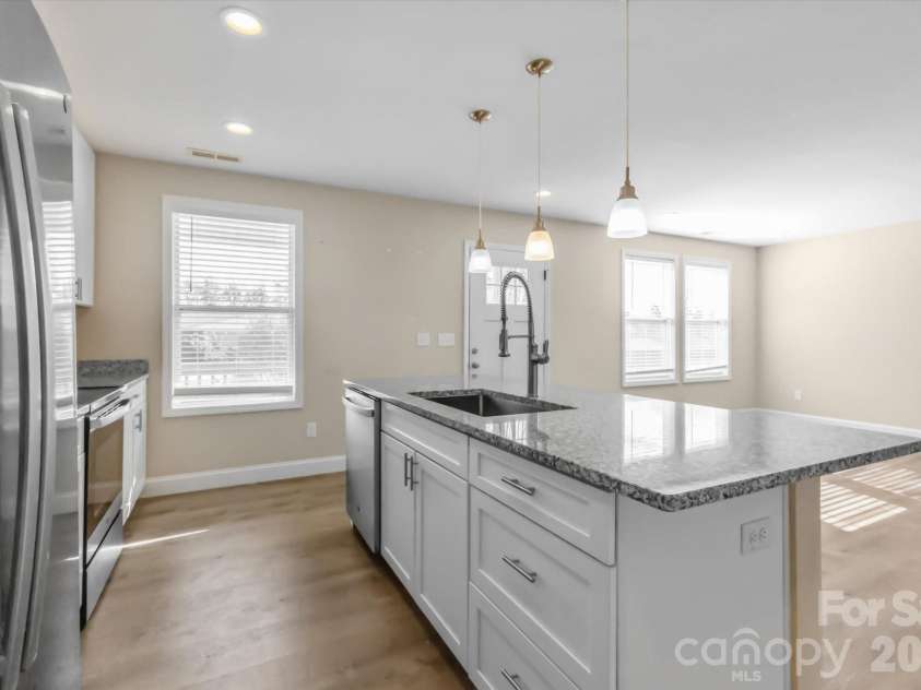 127 Hawthorne Drive, Brevard, NC 28712.  MLS# CAR4345432, YatesRealty ID 19251. 