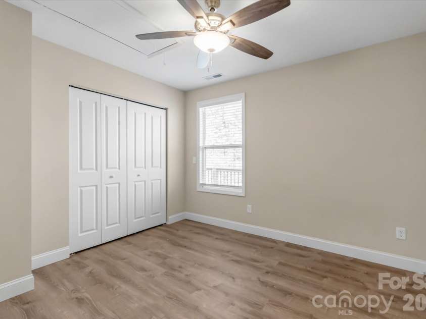 127 Hawthorne Drive, Brevard, NC 28712.  MLS# CAR4345432, YatesRealty ID 19251. 