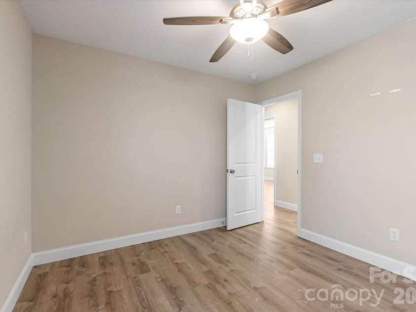 127 Hawthorne Drive, Brevard, NC 28712.  MLS# CAR4345432, YatesRealty ID 19251. 