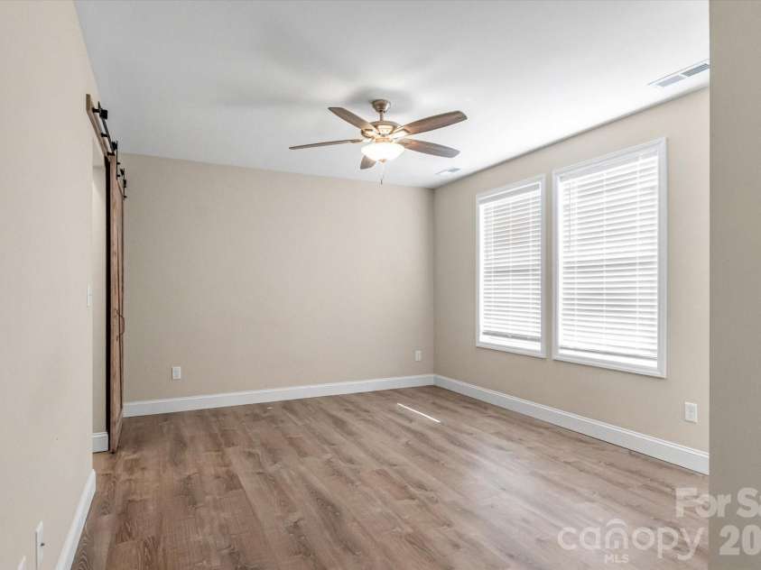 127 Hawthorne Drive, Brevard, NC 28712.  MLS# CAR4345432, YatesRealty ID 19251. 