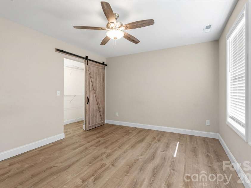 127 Hawthorne Drive, Brevard, NC 28712.  MLS# CAR4345432, YatesRealty ID 19251. 