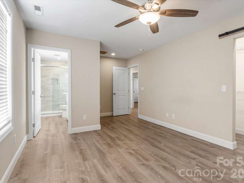 127 Hawthorne Drive, Brevard, NC 28712.  MLS# CAR4345432, YatesRealty ID 19251. 