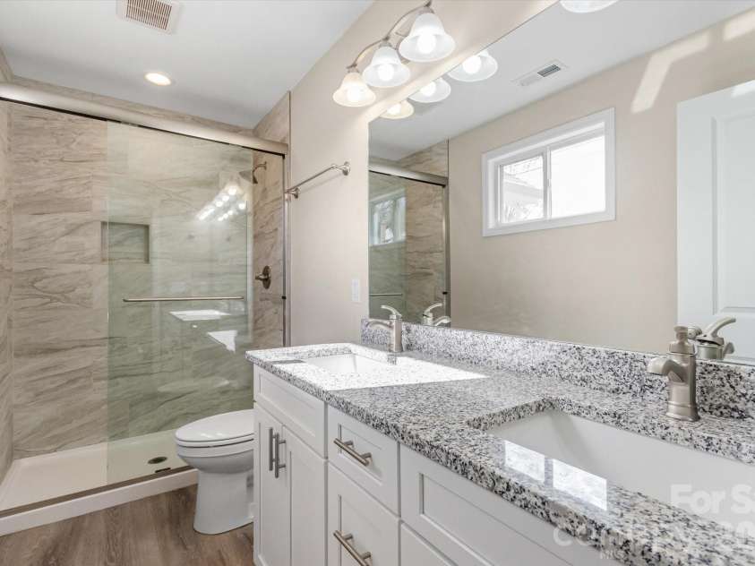 127 Hawthorne Drive, Brevard, NC 28712.  MLS# CAR4345432, YatesRealty ID 19251. 