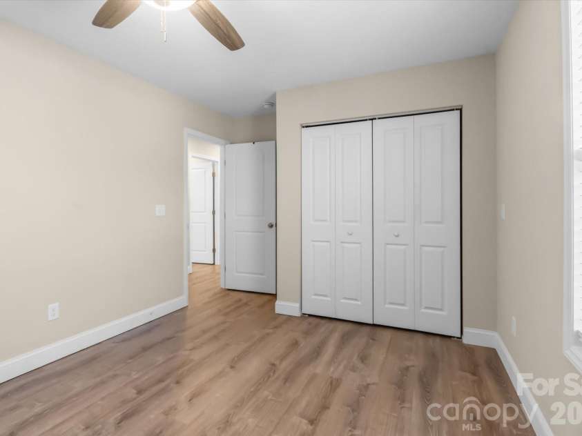 127 Hawthorne Drive, Brevard, NC 28712.  MLS# CAR4345432, YatesRealty ID 19251. 