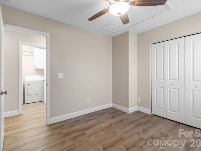 127 Hawthorne Drive, Brevard, NC 28712.  MLS# CAR4345432, YatesRealty ID 19251. 