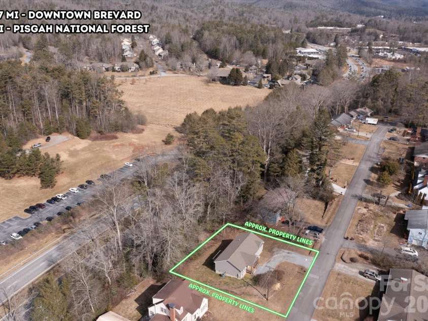 127 Hawthorne Drive, Brevard, NC 28712.  MLS# CAR4345432, YatesRealty ID 19251. 