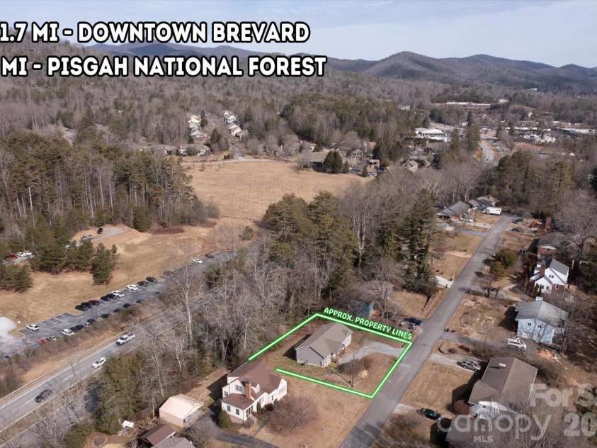127 Hawthorne Drive, Brevard, NC 28712.  MLS# CAR4345432, YatesRealty ID 19251. 