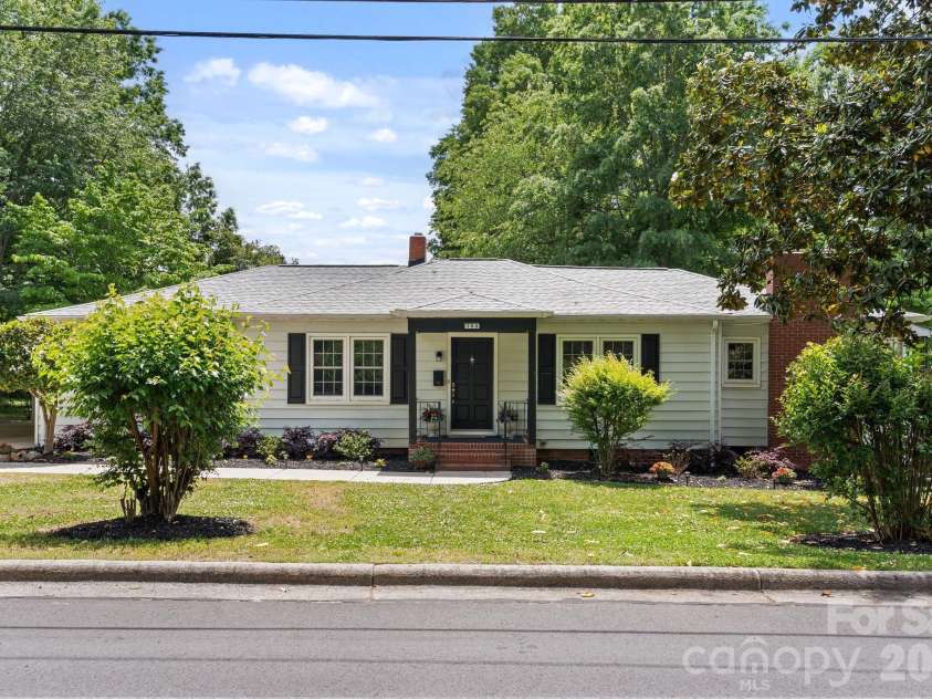 753 Carpenter Avenue, Mooresville, NC 28115.  MLS# CAR4377158, YatesRealty ID 19253. 