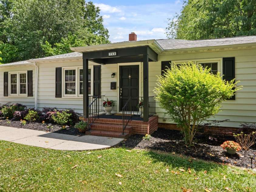 753 Carpenter Avenue, Mooresville, NC 28115.  MLS# CAR4377158, YatesRealty ID 19253. 