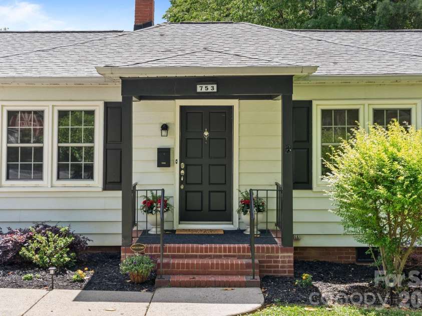 753 Carpenter Avenue, Mooresville, NC 28115.  MLS# CAR4377158, YatesRealty ID 19253. 