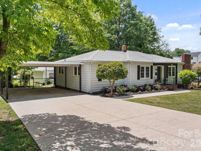 753 Carpenter Avenue, Mooresville, NC 28115.  MLS# CAR4377158, YatesRealty ID 19253. 