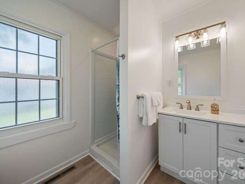 753 Carpenter Avenue, Mooresville, NC 28115.  MLS# CAR4377158, YatesRealty ID 19253. 