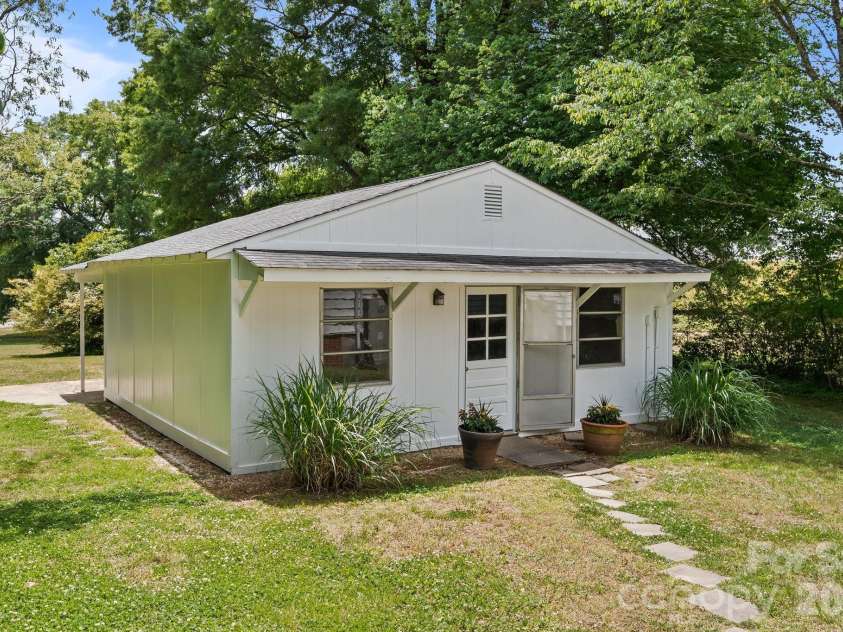 753 Carpenter Avenue, Mooresville, NC 28115.  MLS# CAR4377158, YatesRealty ID 19253. 