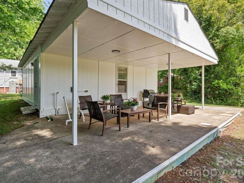 753 Carpenter Avenue, Mooresville, NC 28115.  MLS# CAR4377158, YatesRealty ID 19253. 