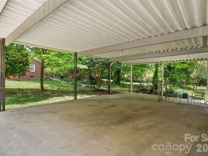 753 Carpenter Avenue, Mooresville, NC 28115.  MLS# CAR4377158, YatesRealty ID 19253. 