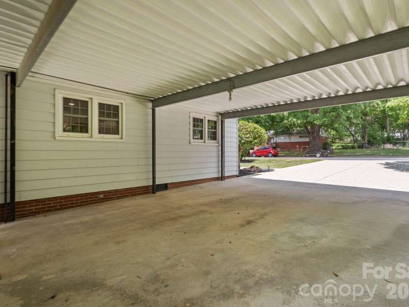 753 Carpenter Avenue, Mooresville, NC 28115.  MLS# CAR4377158, YatesRealty ID 19253. 