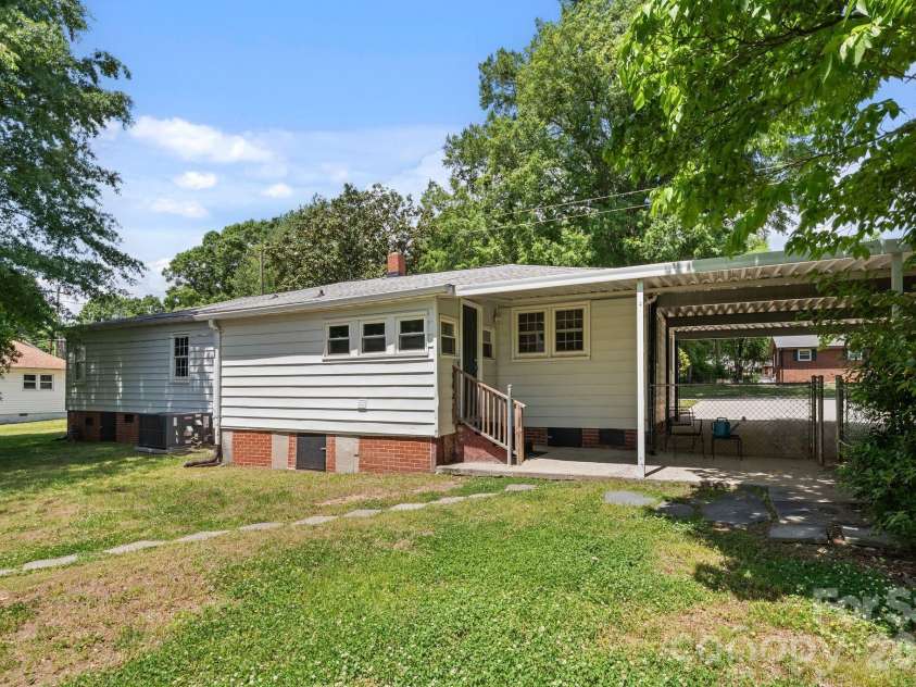 753 Carpenter Avenue, Mooresville, NC 28115.  MLS# CAR4377158, YatesRealty ID 19253. 