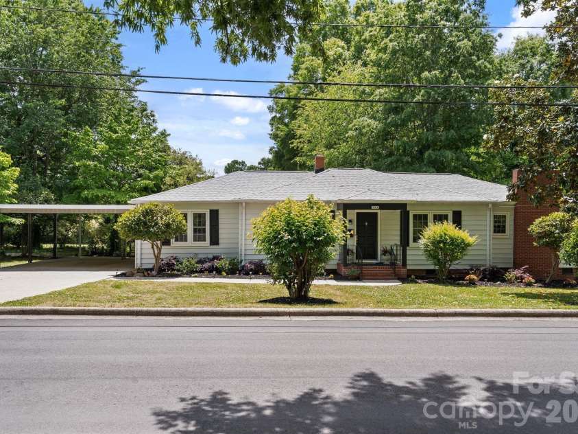 753 Carpenter Avenue, Mooresville, NC 28115.  MLS# CAR4377158, YatesRealty ID 19253. 