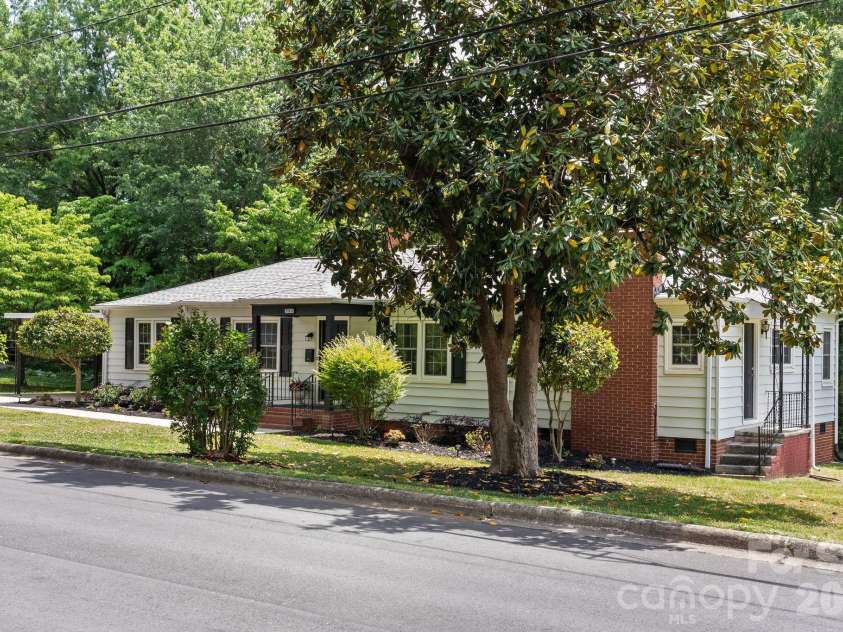 753 Carpenter Avenue, Mooresville, NC 28115.  MLS# CAR4377158, YatesRealty ID 19253. 