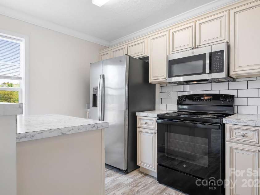 123 Pumice Drive, Statesville, NC 28625.  MLS# CAR4246160, YatesRealty ID 19254. 