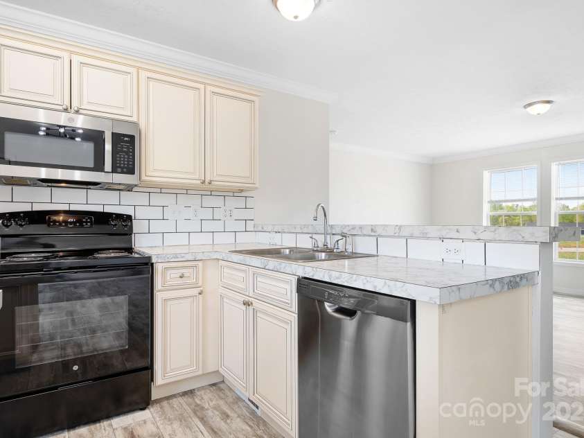 123 Pumice Drive, Statesville, NC 28625.  MLS# CAR4246160, YatesRealty ID 19254. Kitchen open to bright airy living area